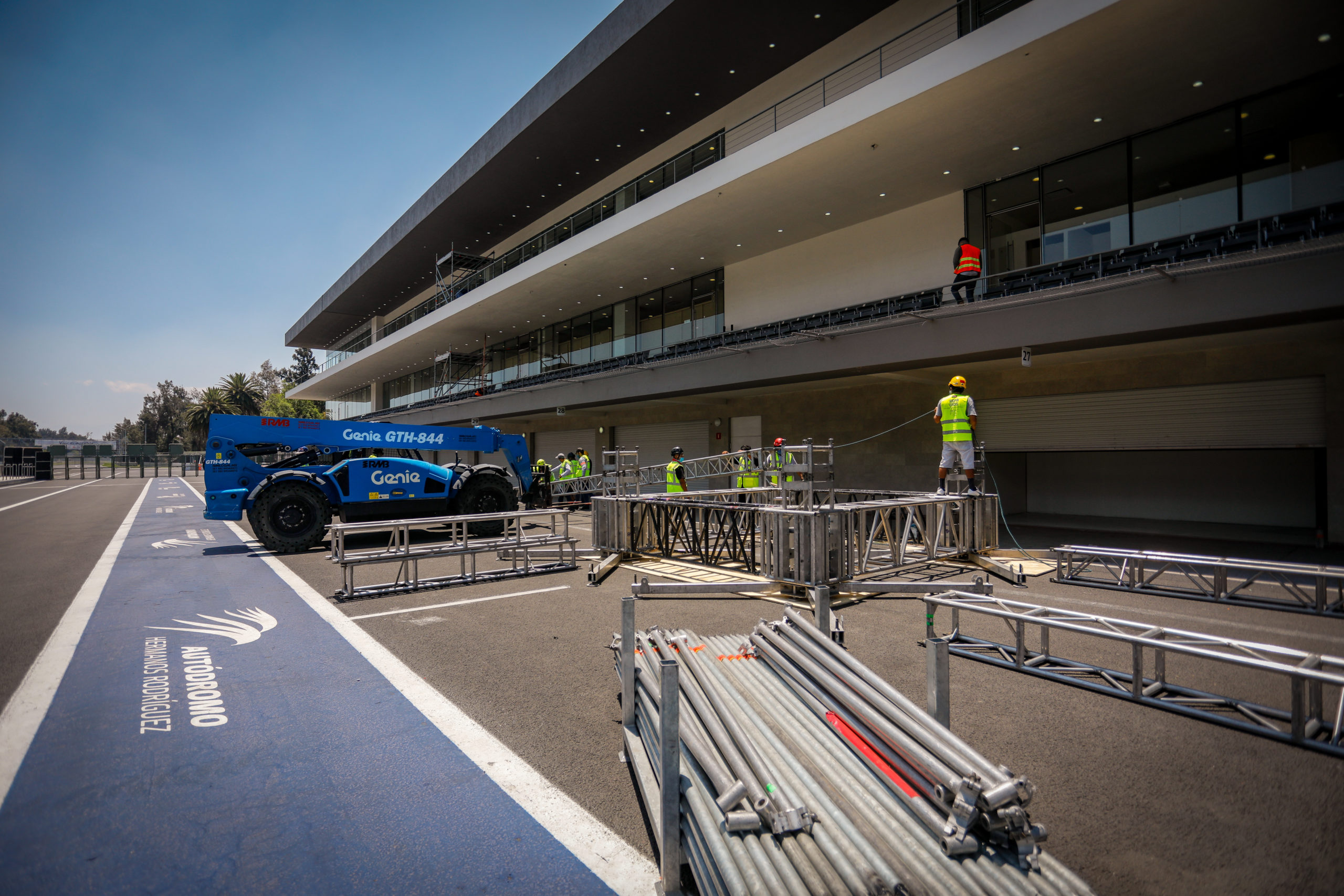 Hospital de Expansión del IMSS en el Autódromo Hermanos Rodríguez extiende su funcionamiento