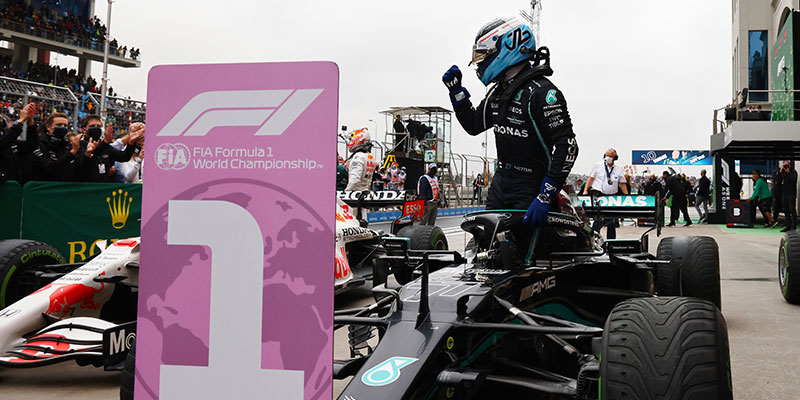 Bottas gana en el GP de Turquía acompañado de Verstappen y Pérez en el podio