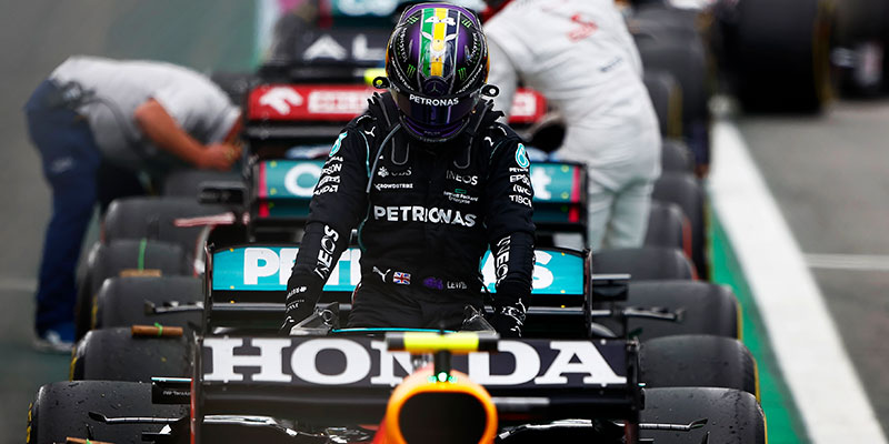 Bottas gana la sprint en Brasil