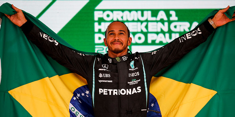 Hamilton se lleva la victoria en Brasil con impresionante remontada